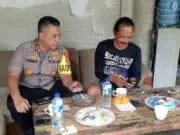 Didampingi Kapolsek Cisauk, Kapolres Tangsel Sambangi Kediaman Basuki Prahoro Didampingi Kapolsek Cisauk, Kapolres Tangsel Sambangi Kediaman Basuki Prahoro