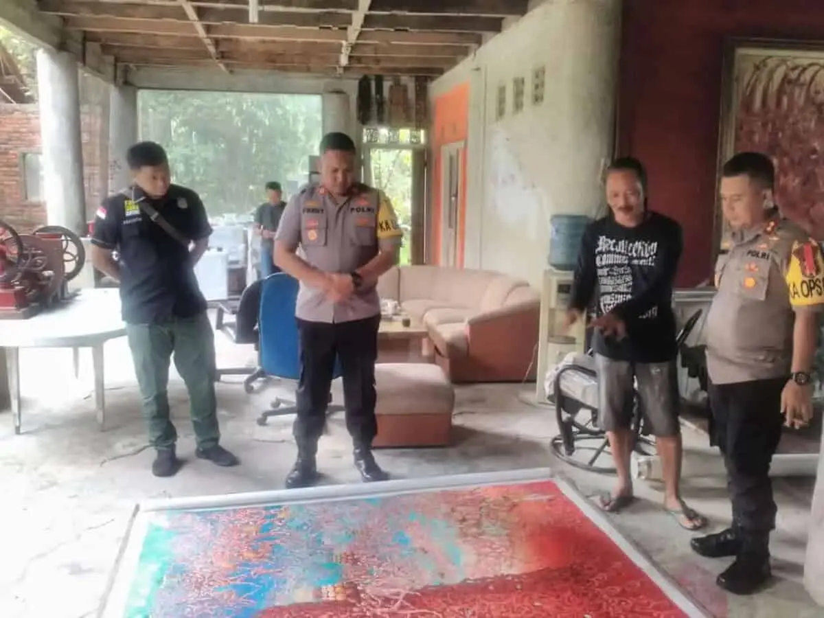 Didampingi Kapolsek Cisauk, Kapolres Tangsel Sambangi Kediaman Basuki Prahoro Didampingi Kapolsek Cisauk, Kapolres Tangsel Sambangi Kediaman Basuki Prahoro