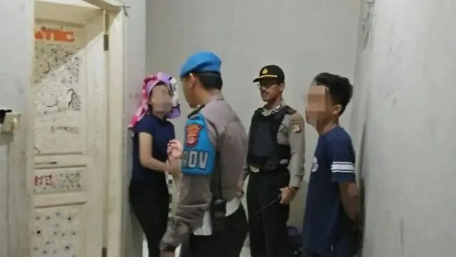 Diduga Berbuat Mesum, Pasanagan Muda-Mudi Diamankan Polisi Diduga Berbuat Mesum, Pasanagan Muda-Mudi Diamankan Polisi