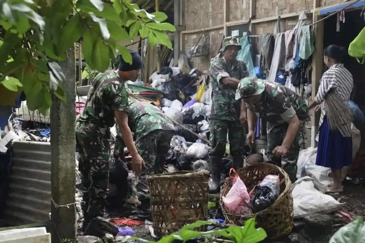 Uang Puluhan Juta Rupiah Ditemukan di Tumpukan Sampah