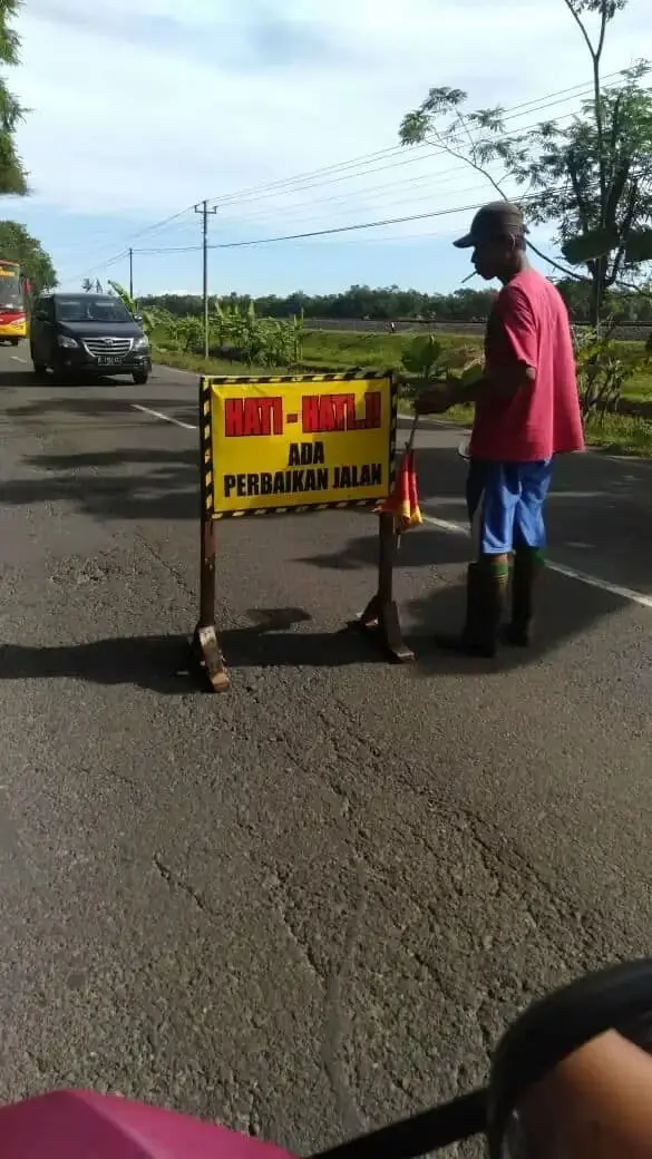 Jalan Nasional Purworejo Banyak Berlubang, Bina Marga Mulai Melakukan Penambalan Jalan Nasional Purworejo Banyak Berlubang, Bina Marga Mulai Melakukan Penambalan