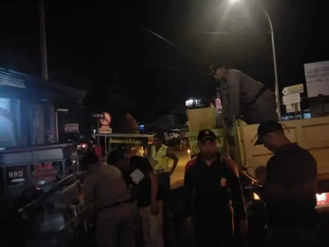 Puluhan PKL Terjaring Razia, Satpol PP Purworejo Anamkan 10 Grobak Puluhan PKL Terjaring Razia, Satpol PP Purworejo Anamkan 10 Grobak
