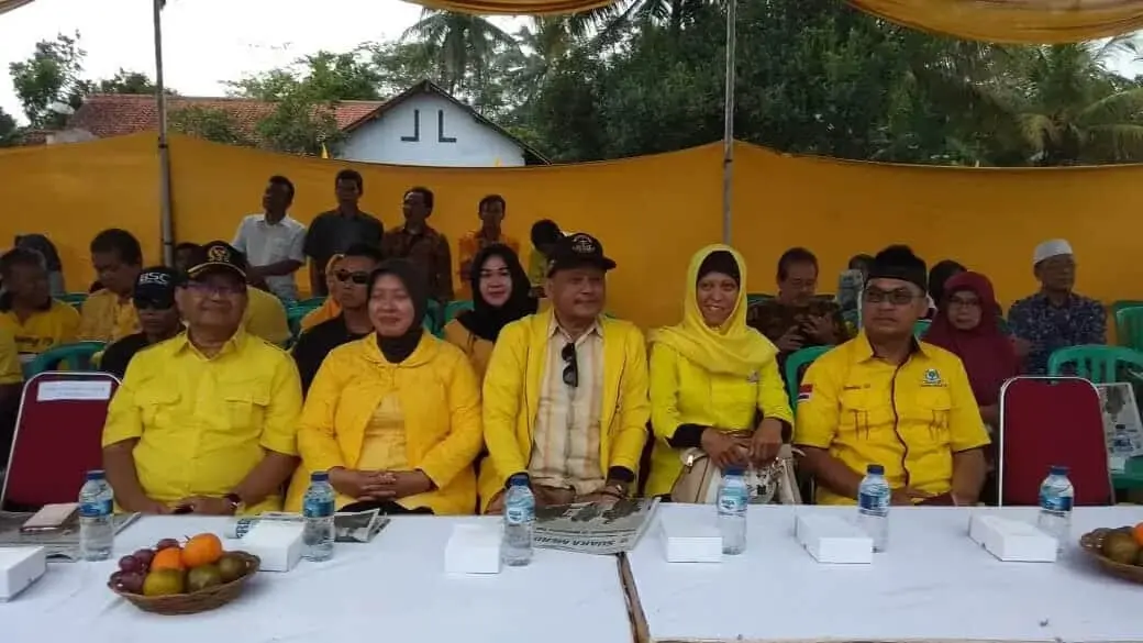 Kampanye Terakhir, Bambang Sutrisno Kunjungi Nelayan dan Perkenalan di Lapangan Sucen Kampanye Terakhir, Bambang Sutrisno Kunjungi Nelayan dan Perkenalan di Lapangan Sucen
