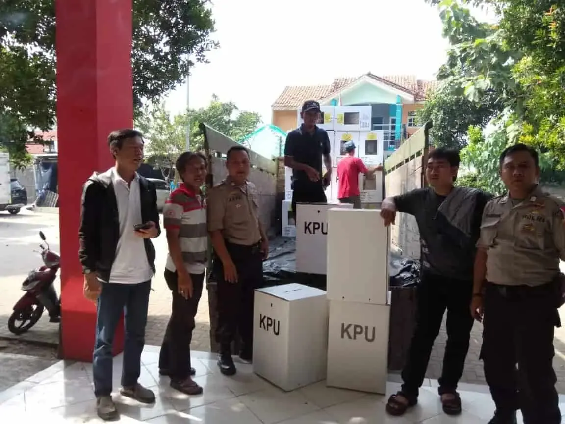Pendistribusian Logistik Pemilu ke PPS Kelurahan, Dikawal Ketat Kepolisian Sektor Neglasari