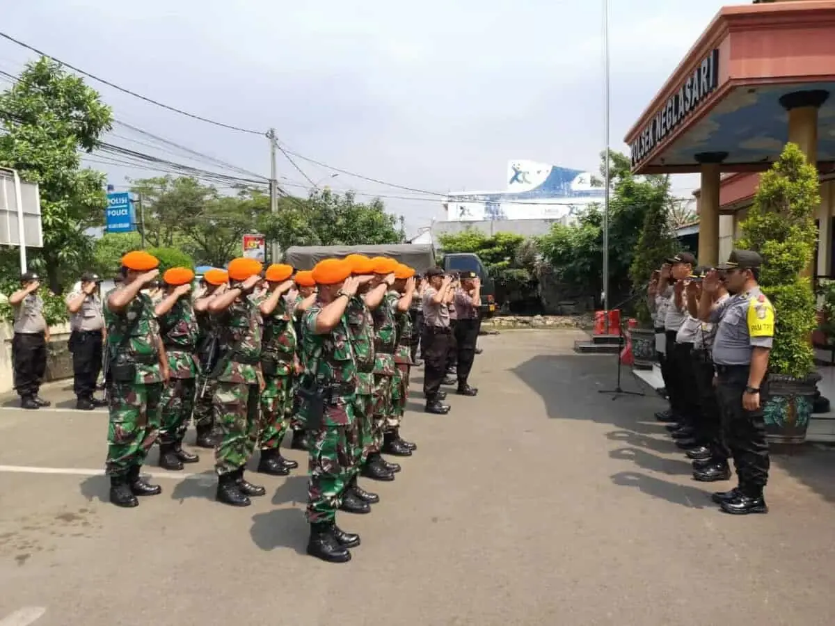 Polsek Neglasari Gelar Apel Pergeseran Pasukan Pengamanan TPS Polsek Neglasari Gelar Apel Pergeseran Pasukan Pengamanan TPS