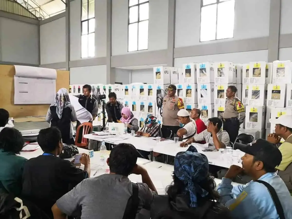 PPK dan PPS Kecamatan Neglasarai Gelar Rapat Pleno Rekapitulasi Hasil Perhitungan Perolehan Suara Pemilu 2019 PPK dan PPS Kecamatan Neglasarai Gelar Rapat Pleno Rekapitulasi Hasil Perhitungan Perolehan Suara Pemilu 2019