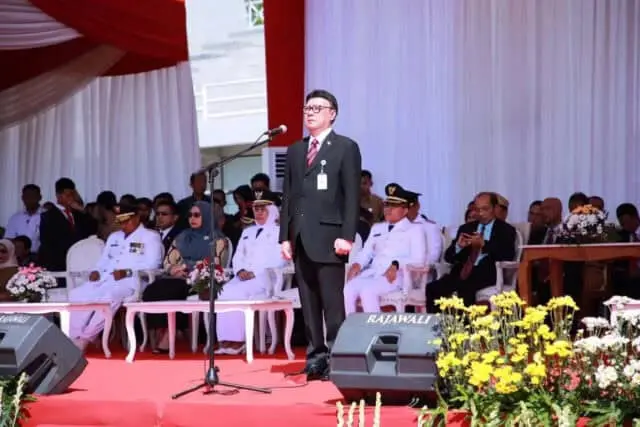 Mendagri Pimpin Upacara Peringatan Hari Otonomi Daerah ke XXIII di Kabupaten Banyuwangi Mendagri Pimpin Upacara Peringatan Hari Otonomi Daerah ke XXIII di Kabupaten Banyuwangi