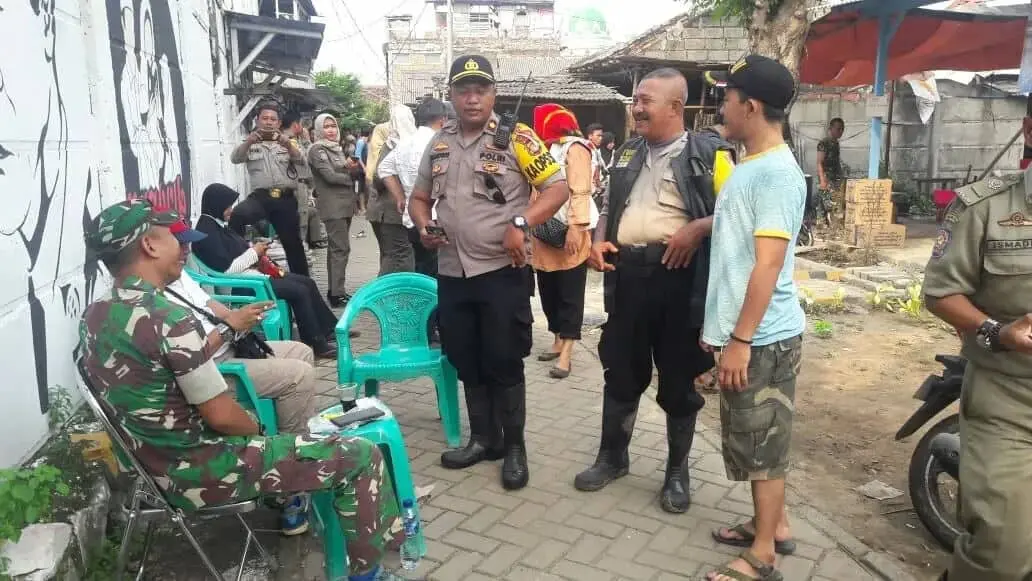 Akibat Luapan Sungai Cisadane, Kapolsek Jatiuwung Kunjungi Warga Terkena Musibah Banjir