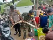 Kapolsek Cisauk Bersama Danramil Serpong Berikan Bantuan Air Bersih