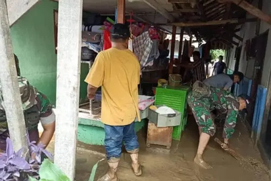 Akibat Luapan sungai Cisadane, Dandim 0506/Tgr Perintahkan Jajarannya Bantu Korban banjir Akibat Luapan sungai Cisadane, Dandim 0506/Tgr Perintahkan Jajarannya Bantu Korban banjir