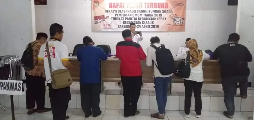 Rekapitulasi Hasil Perhitungan Suara Pemilu 2019 Kecamatan Cisauk Telah Rampung Rekapitulasi Hasil Perhitungan Suara Pemilu 2019 Kecamatan Cisauk Telah Rampung