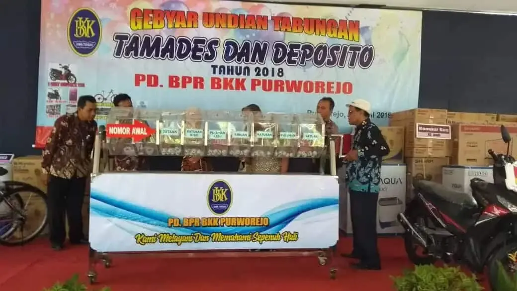 Pemdes Pasaranom Boyong Hadiah Utama Honda Supra X 125 di Undian Tamades