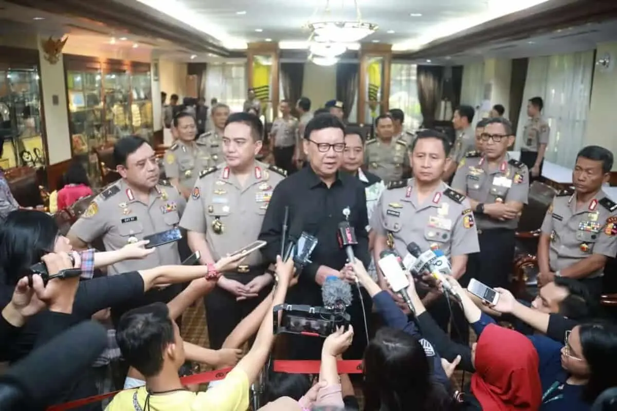 Mendagri Beri Pengahargaan bagi Anggota Polri yang Gugur dalam Pelaksanaan Pemilu