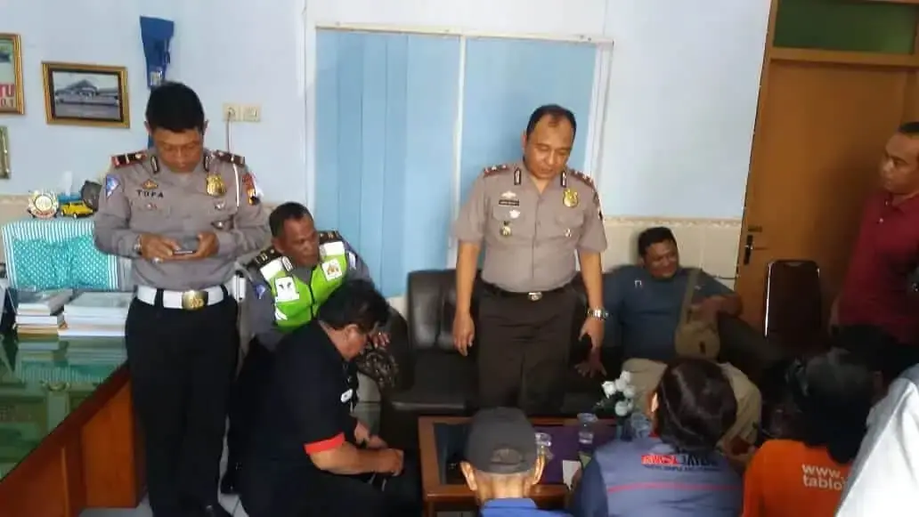 Diduga Akibat Terkena HT oleh Oknum Polisi Saat Operasi Keselamatan 2019, Siswi SMP Terancam Buta Diduga Akibat Terkena HT oleh Oknum Polisi Saat Operasi Keselamatan 2019, Siswi SMP Terancam Buta