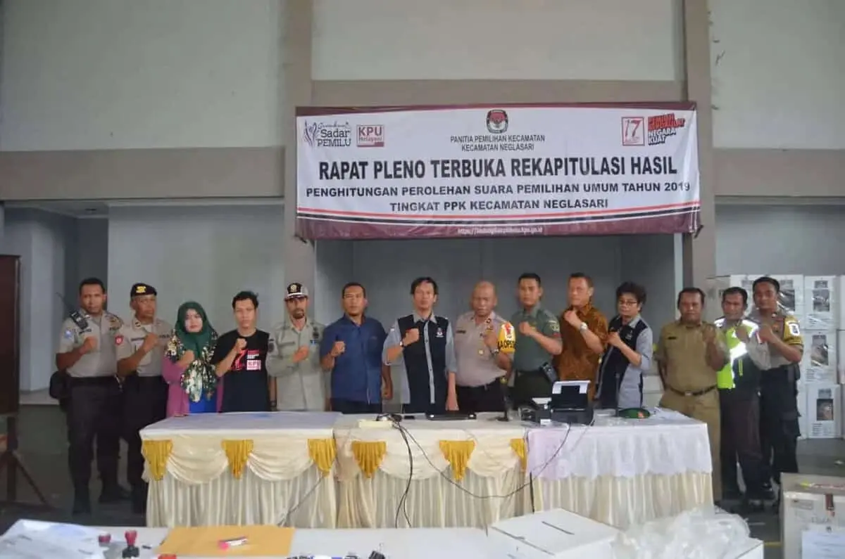 Aparat Gabungan, Kawal Ketat Pengiriman Hasil Pleno PPK Neglasari ke KPU Kota Tangerang
