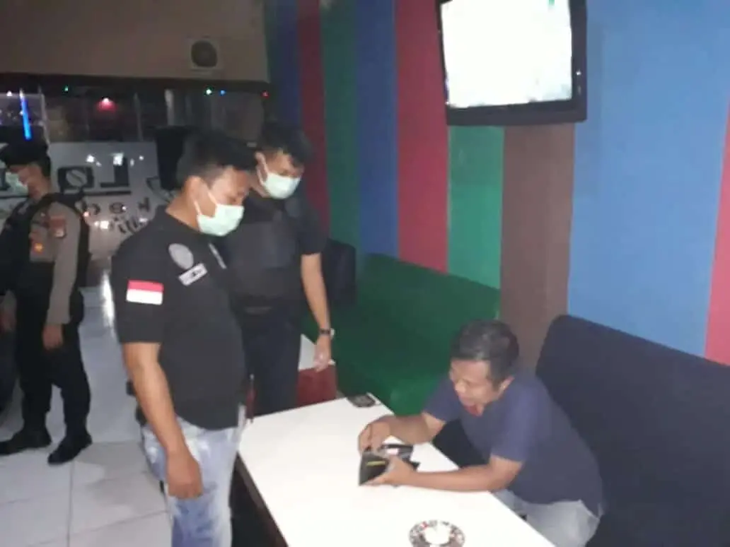 Diresnarkoba, Pimpin Tim Gabungan, Operasi Pekat ke Diskotik Dan THM, Cegah Peredaran Narkoba. Diresnarkoba, Pimpin Tim Gabungan, Operasi Pekat ke Diskotik Dan THM, Cegah Peredaran Narkoba.