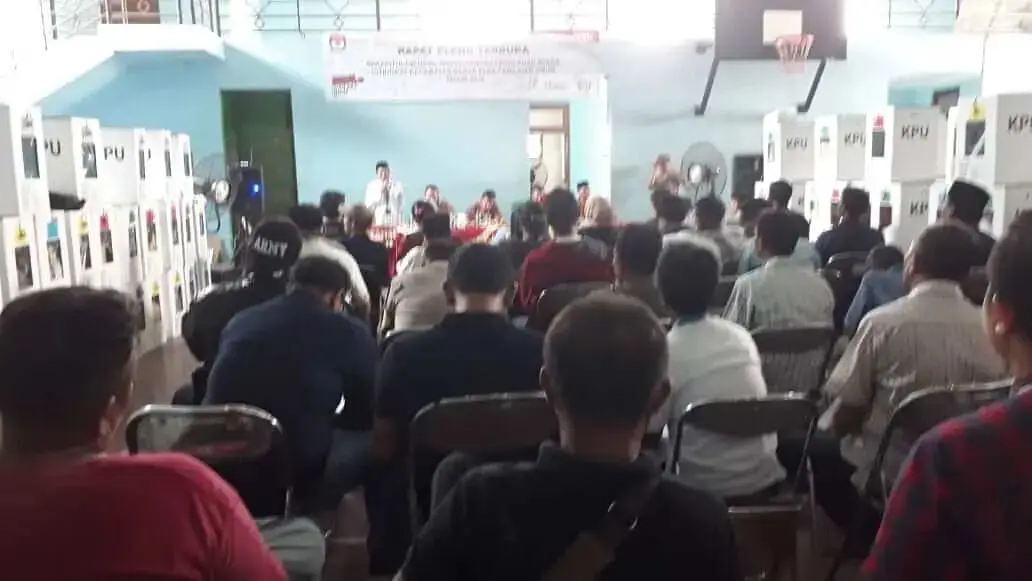 Kapolsek Benda Pimpin Pengamanan Rapat Pleno Terbuka Rekapitulasi Perolehan Suara tingkat Kecamatan Benda