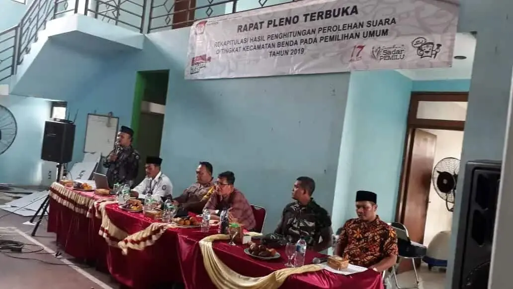 Kapolsek Benda Pimpin Pengamanan Rapat Pleno Terbuka Rekapitulasi Perolehan Suara tingkat Kecamatan Benda