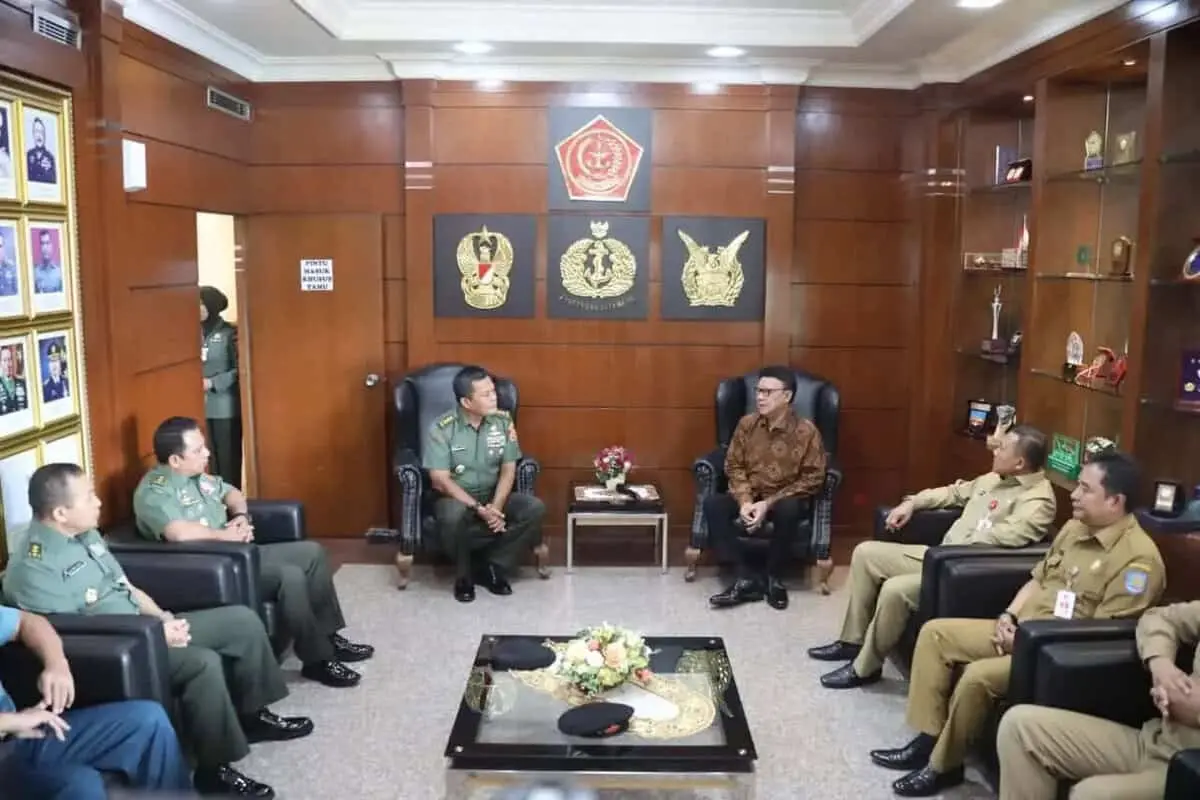 Mendagri Beri Penghargaan bagi Anggota TNI yang Gugur dalam Pelaksanaan Pemilu 2019