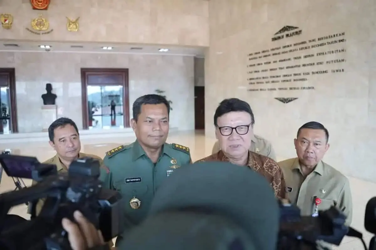 Mendagri Beri Penghargaan bagi Anggota TNI yang Gugur dalam Pelaksanaan Pemilu 2019 Mendagri Beri Penghargaan bagi Anggota TNI yang Gugur dalam Pelaksanaan Pemilu 2019