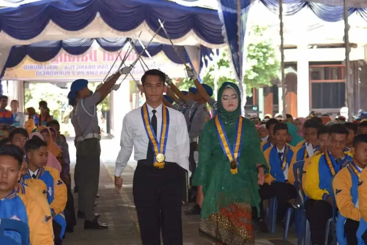 Ratusan Siswa SMK PN–PN 2 Purworejo Diwisuda, "Siswa Peraih Nilai 100 Dapat Penghargaan" Ratusan Siswa SMK PN–PN 2 Purworejo Diwisuda, "Siswa Peraih Nilai 100 Dapat Penghargaan"