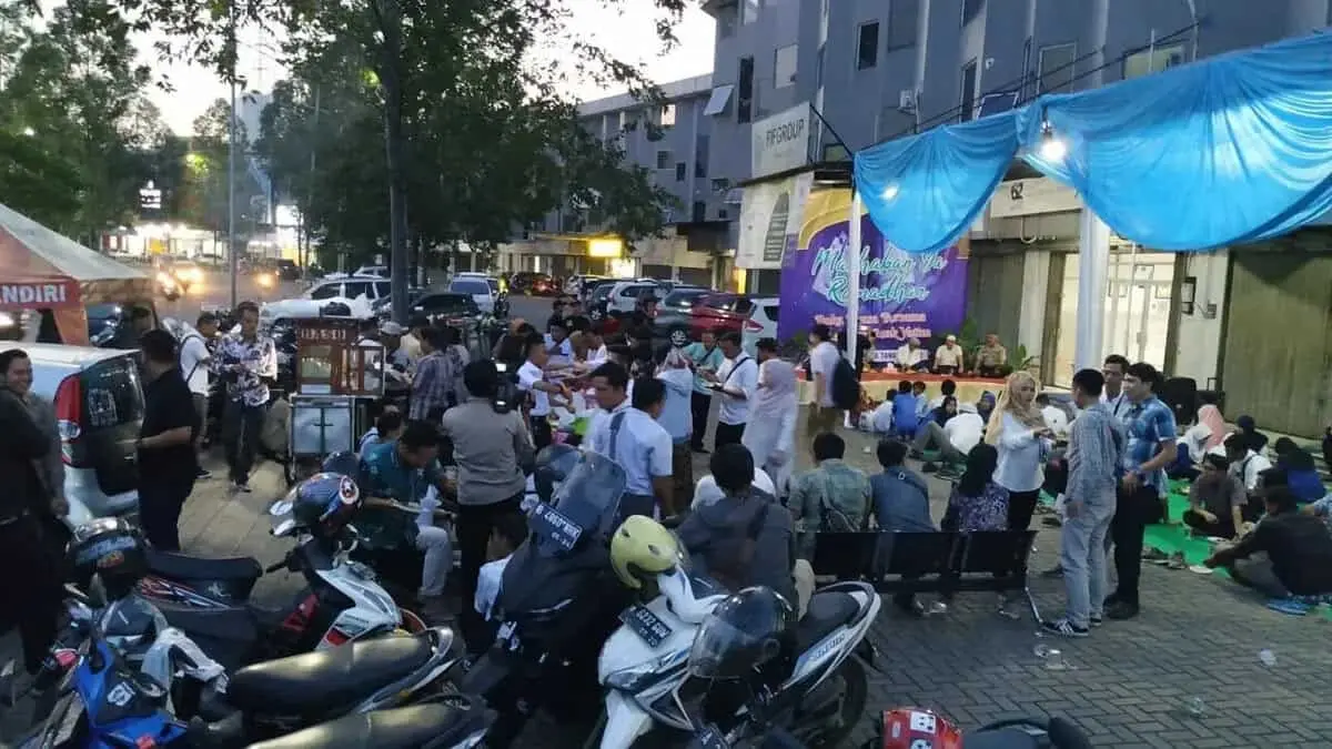 Sampaikan Pesan Khamtibmas, Aiptu Purwanto Hadiri Bukber Bersama PT FIF Group Cab Tangerang3