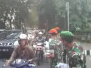 Jelang Buka Puasa, Kodim 0506/Tgr Bagi-Bagi Takjil