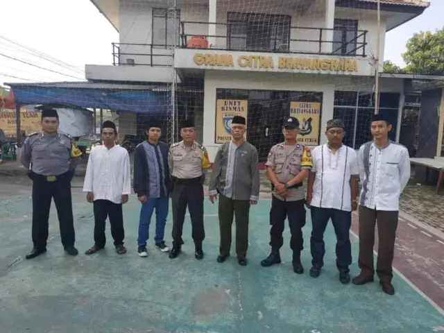 Forum Rw Curug Kulon Beri Apresiasi Kinerja TNI - Polri Forum Rw Curug Kulon Beri Apresiasi Kinerja TNI - Polri