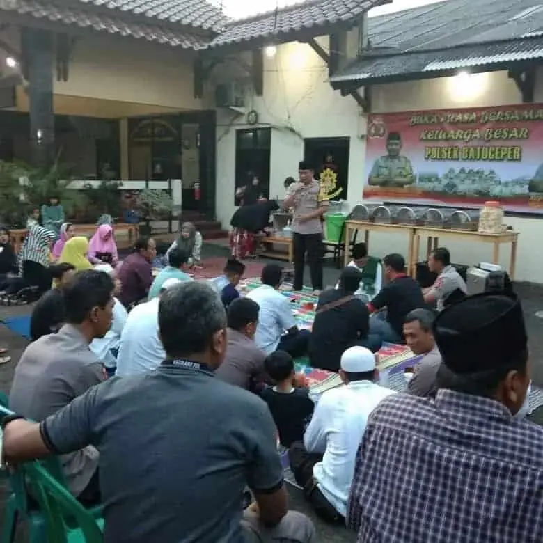 Kapolsek Batuceper Bukber Bersama Anggotanya