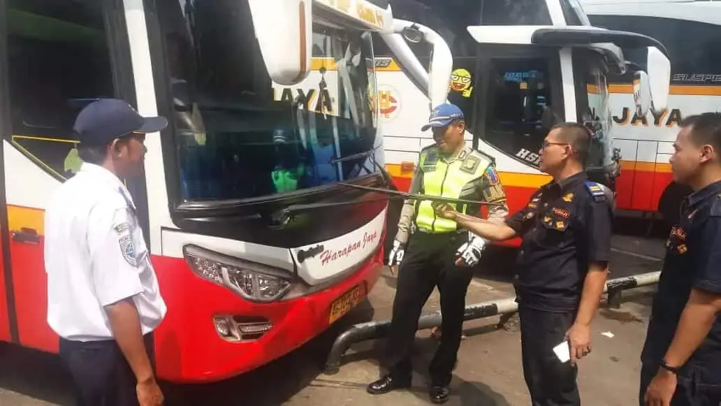 Jelang Idul Fitri, Kanit Laka Satlantas Polrestro Tangerang Kota Lakukan 'Ram Check' Kendaraan Angkutan Umum