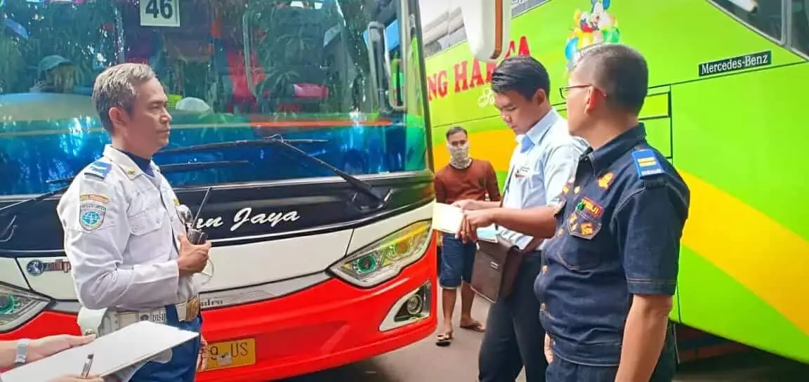 Jelang Idul Fitri, Kanit Laka Satlantas Polrestro Tangerang Kota Lakukan 'Ram Check' Kendaraan Angkutan Umum