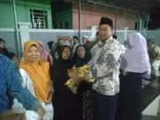Suasana Religus di Rawa Burung, Kepoy Bagi Seribu Sembako Suasana Religus di Rawa Burung, Kepoy Bagi Seribu Sembako