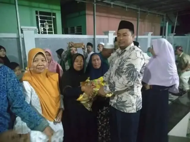 Suasana Religus di Rawa Burung, Kepoy Bagi Seribu Sembako Suasana Religus di Rawa Burung, Kepoy Bagi Seribu Sembako