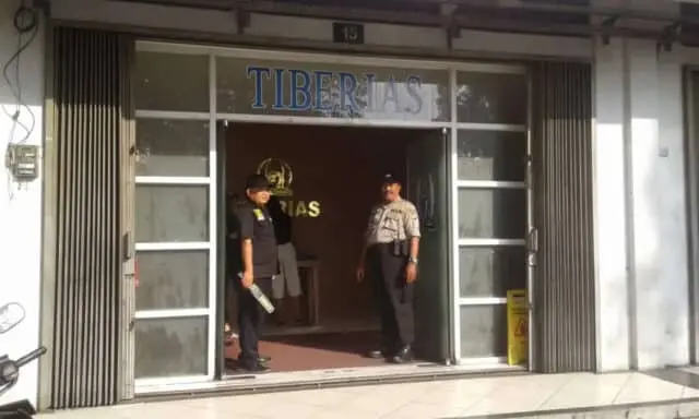 Kapolsubsektor Palem Semi Yakinkan Aman Perayaan Kenaikan Isa Almasih Di Gereja Tiberias Kapolsubsektor Palem Semi Yakinkan Aman Perayaan Kenaikan Isa Almasih Di Gereja Tiberias