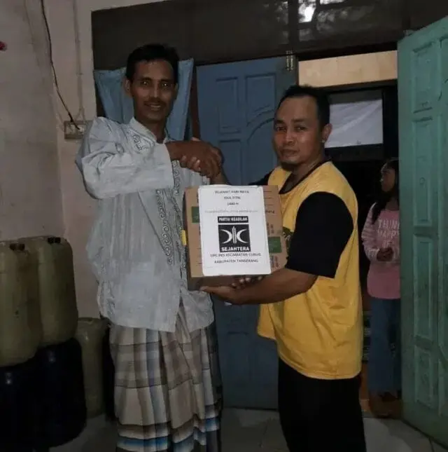 DPC PKS Curug Bagikan 100 Paket Lebaran Untuk Warga Kurang Mampu DPC PKS Curug Bagikan 100 Paket Lebaran Untuk Warga Kurang Mampu