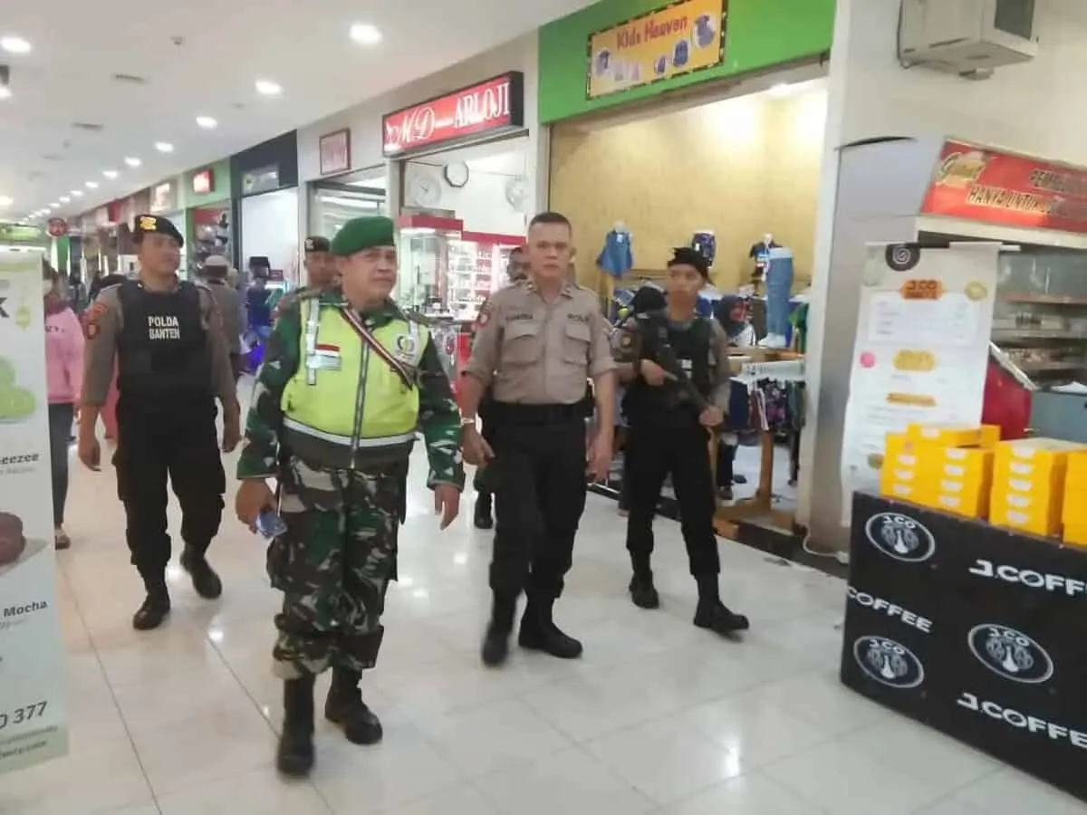 Jamin Keamanan Masyarakat, TNI-Polri Amankan Pusat Perbelanjaan