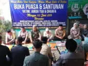 Kapolsek Neglasari Hadiri Undangan Bukber di Sekertariat RW 01 Selapajang Jaya