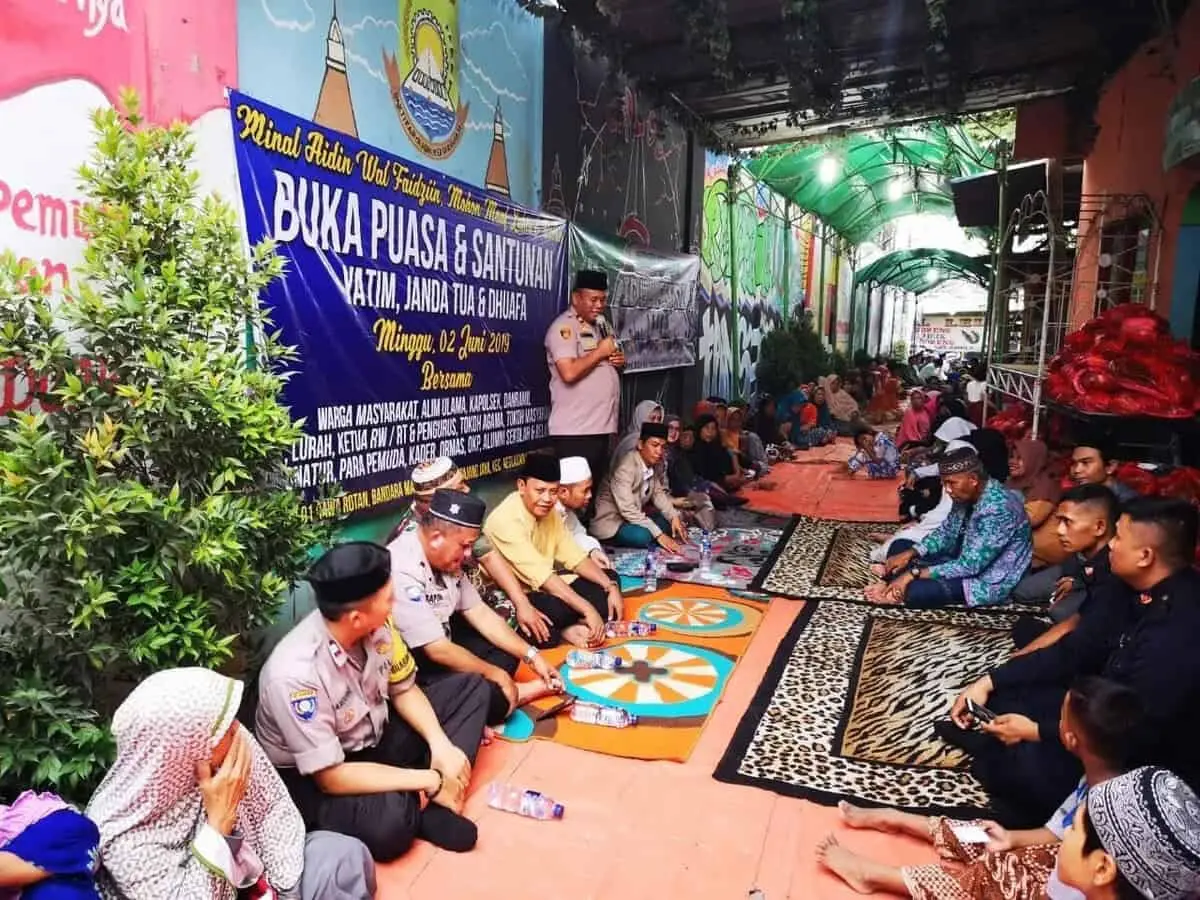 Kapolsek Neglasari Hadiri Undangan Bukber di Sekertariat RW 01 Selapajang Jaya Kapolsek Neglasari Hadiri Undangan Bukber di Sekertariat RW 01 Selapajang Jaya