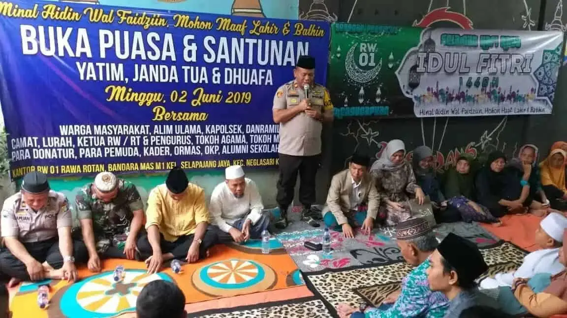 Kapolsek Neglasari Hadiri Undangan Bukber di Sekertariat RW 01 Selapajang Jaya Kapolsek Neglasari Hadiri Undangan Bukber di Sekertariat RW 01 Selapajang Jaya