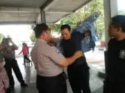 Polisi Tertibkan Atribut Satpam yang Tidak Sesuai Aturan di Jakarta Barat