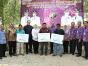 Bupati Tangerang Serahkan Bantuan 15 Unit Perahu