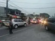 Personil Polsek Jatiuwung Bersama Kapolsubsektor Palem Semi Kawal Kepulangan Suporter Bola