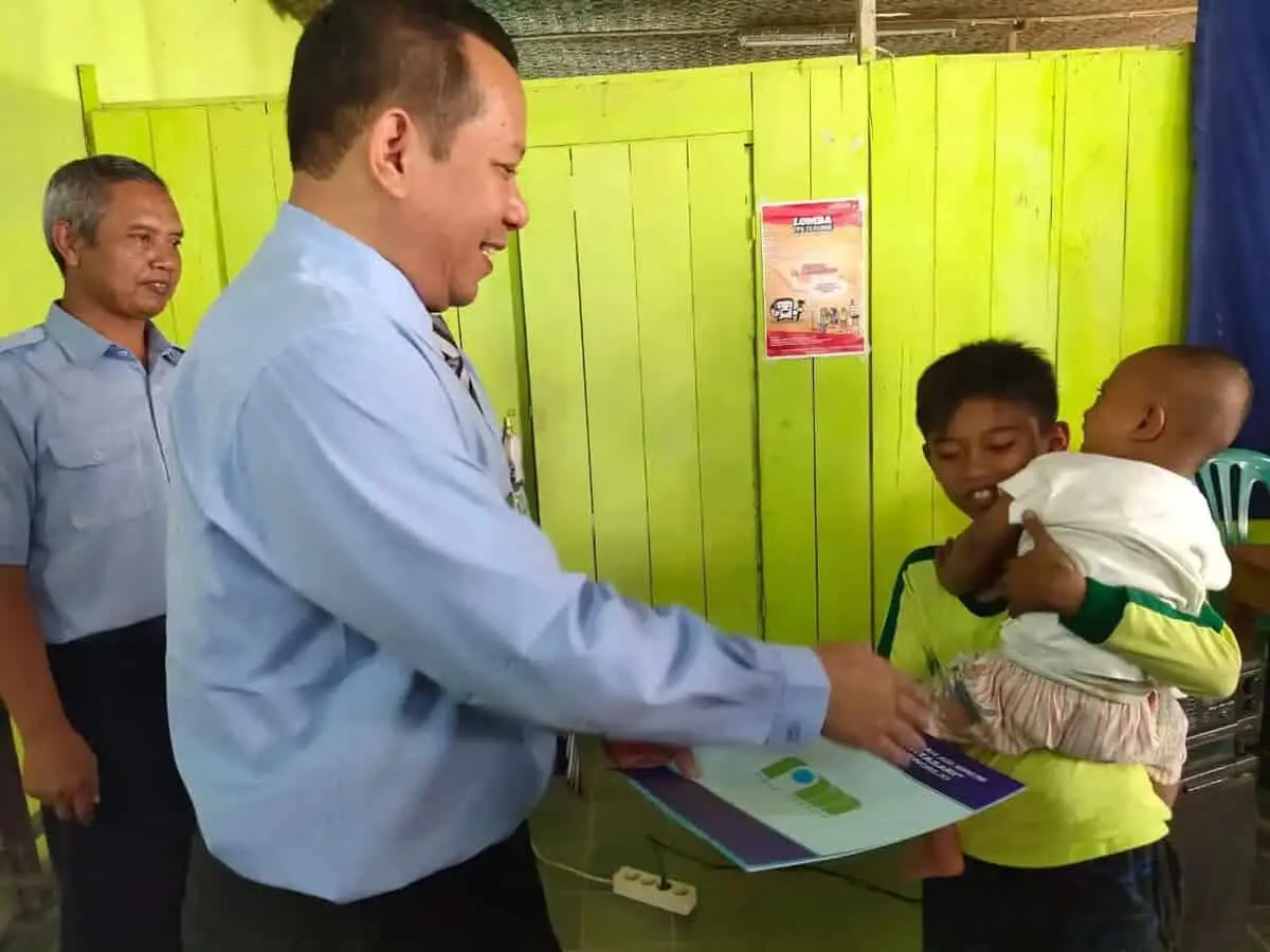 Menyambut HUT Ke 45, Warga Sekitar Sumber Air Baku Dapat Bantuan Bibit Tanaman dan Beasiswa Dari PDAM Menyambut HUT Ke 45, Warga Sekitar Sumber Air Baku Dapat Bantuan Bibit Tanaman dan Beasiswa Dari PDAM
