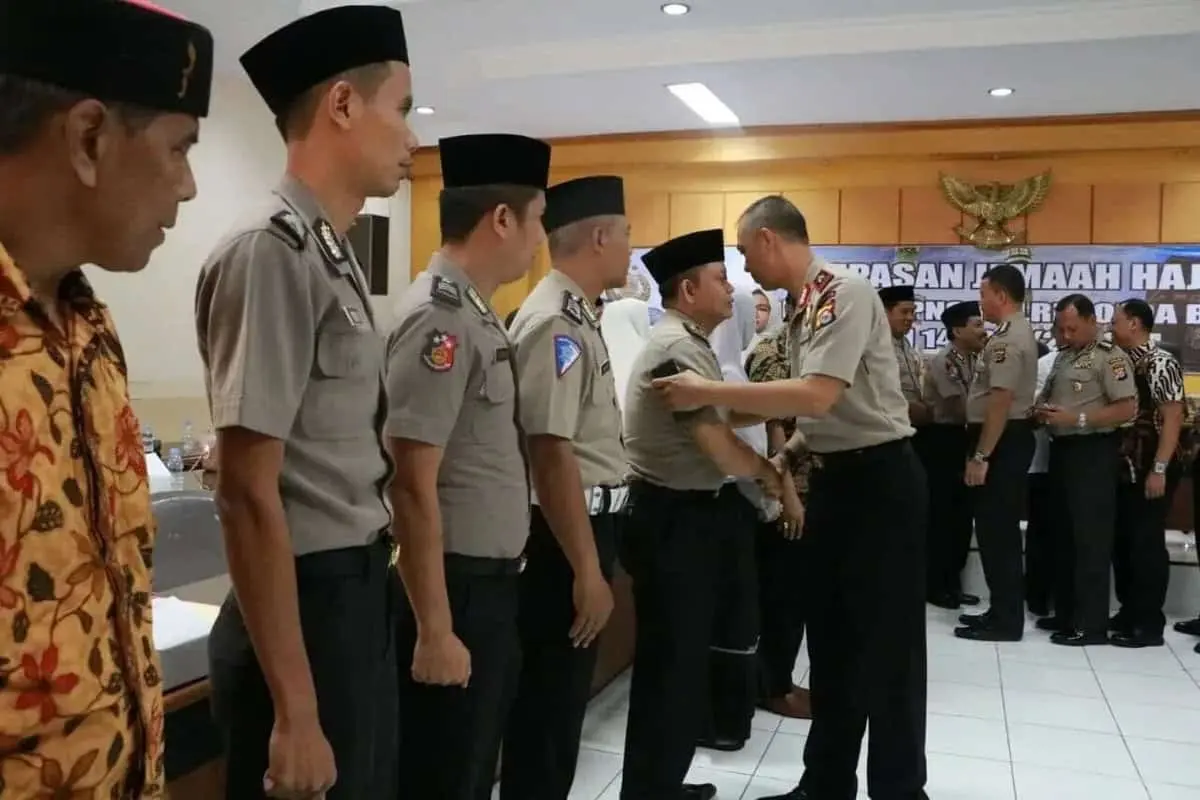 Kapolda Banten Pimpin Pelepasan 23 Jemaah Haji Personel dan PNS Polri Polda Banten