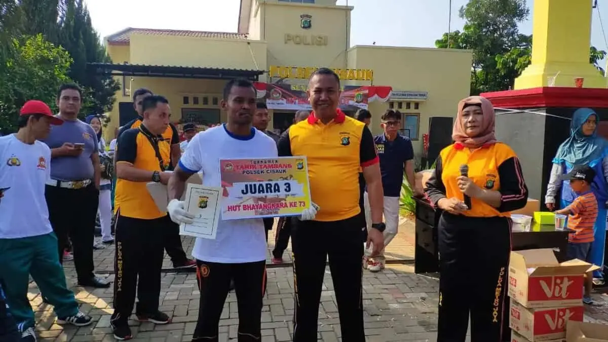 HUT Bhayangkara ke 73, Polsek Cisauk Gelar Senam Sehat & Lomba Tarik Tambang