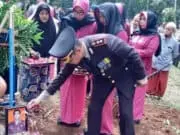 Kapolres Pandeglang Pimpin Upacara Pemakaman Aiptu Deden Sudrajat