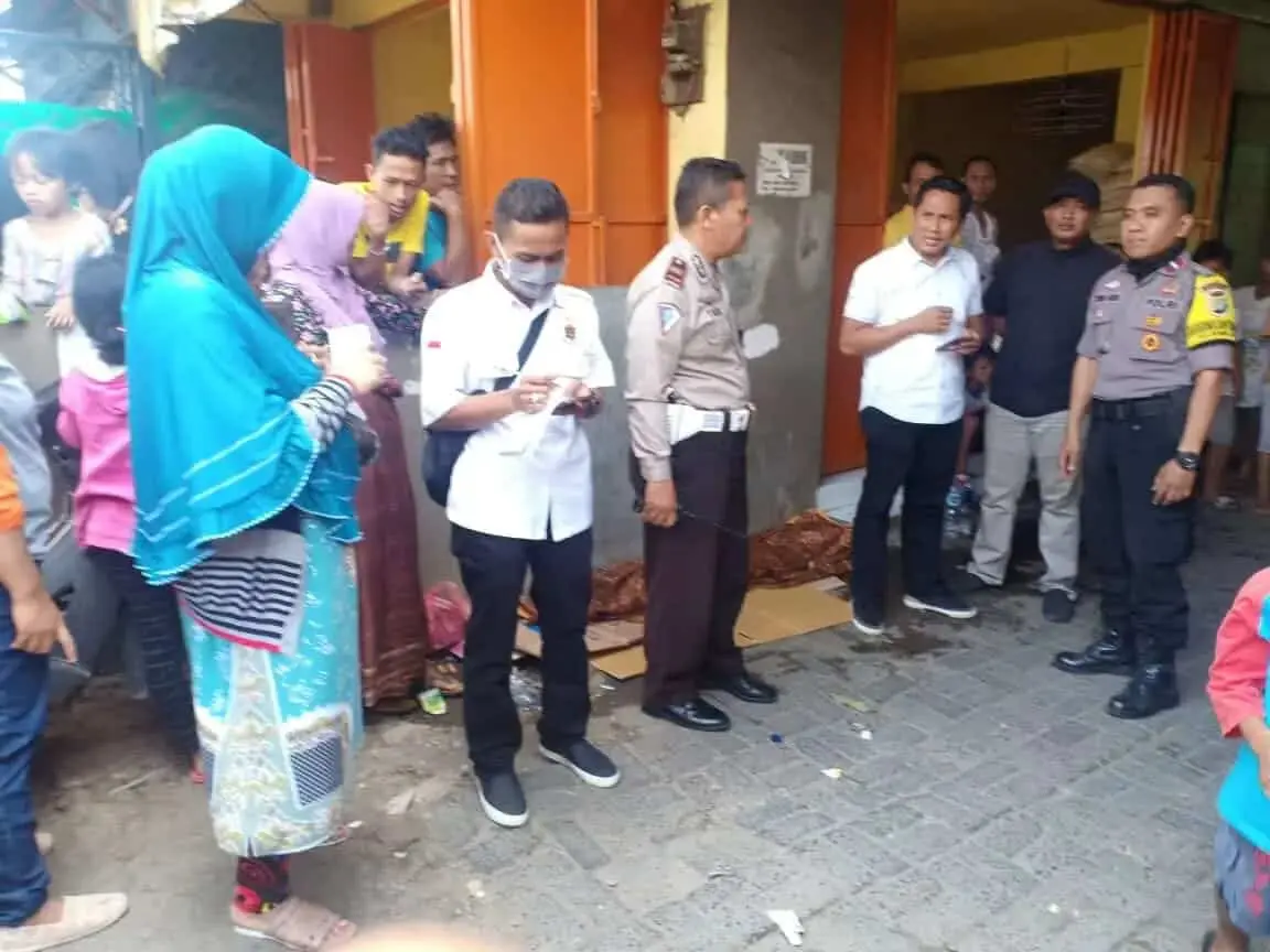 Polsek BatuCeper Evakuasi Mayat Tuna Wisma dipinggir Jalan