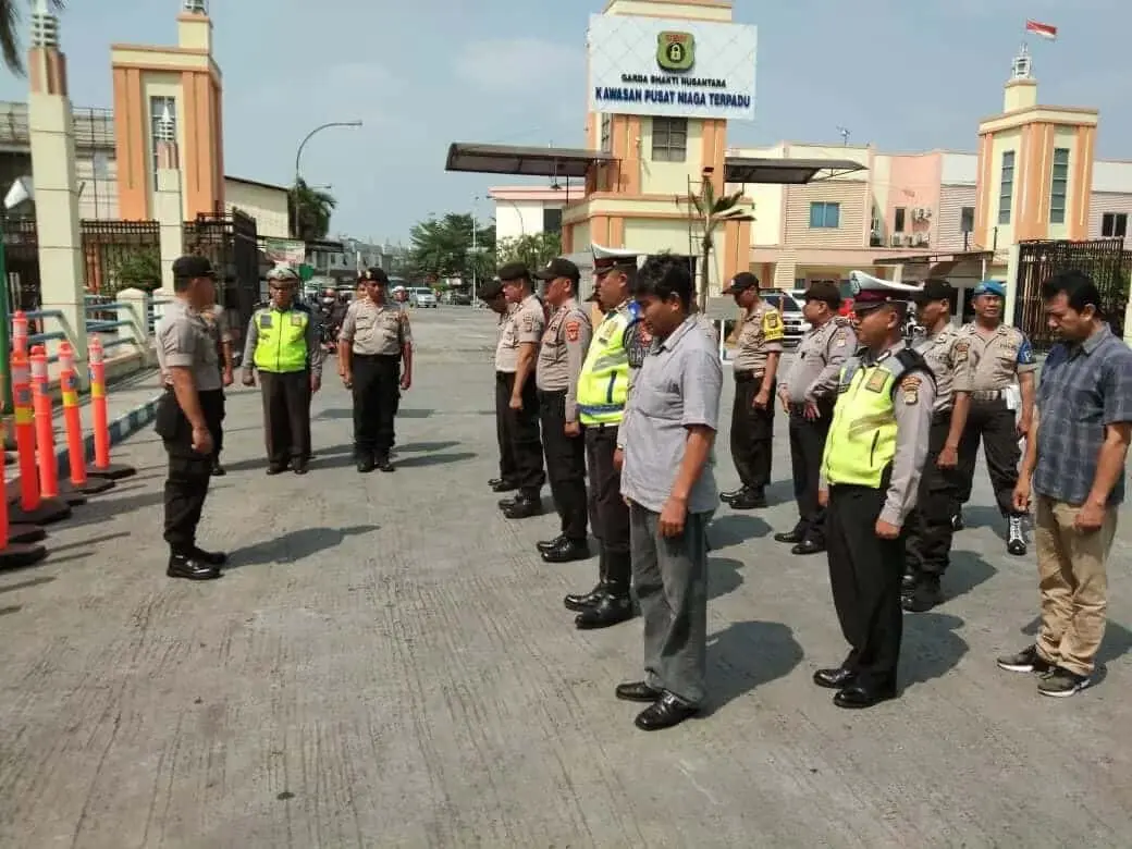 Keberangkatan Suporter Bola Persija Ke GBK, Dikawalan Ketat Polsek Batuceper