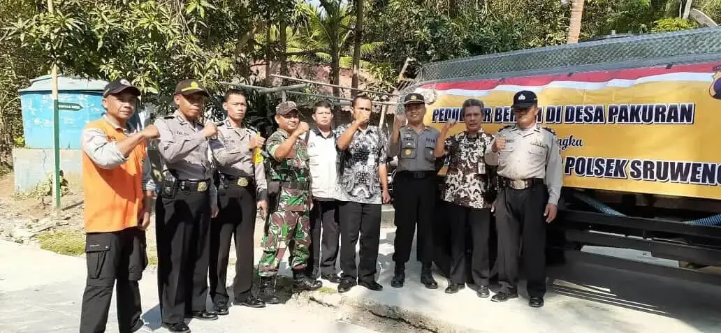 HUT ke-73 Bhayangkara, Polres Kebumen Bagikan Air Bersih Bekerja Sama dengan BPBD HUT ke-73 Bhayangkara, Polres Kebumen Bagikan Air Bersih Bekerja Sama dengan BPBD