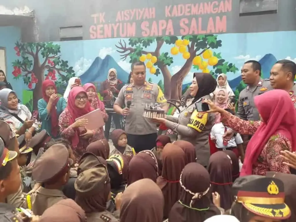 Peringati HAN 2019, Kapolsek Cisauk Kunker Ke TK Bustanul Athfal PC Aisyiyah